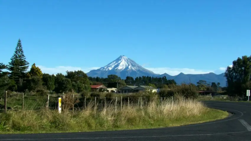 wide road overview mountain